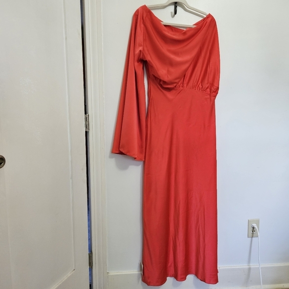 ASOS DESIGN Curve Satin Off The Shoulder Asymmetric Maxi Dress in Red Size 12 - Picture 10 of 13